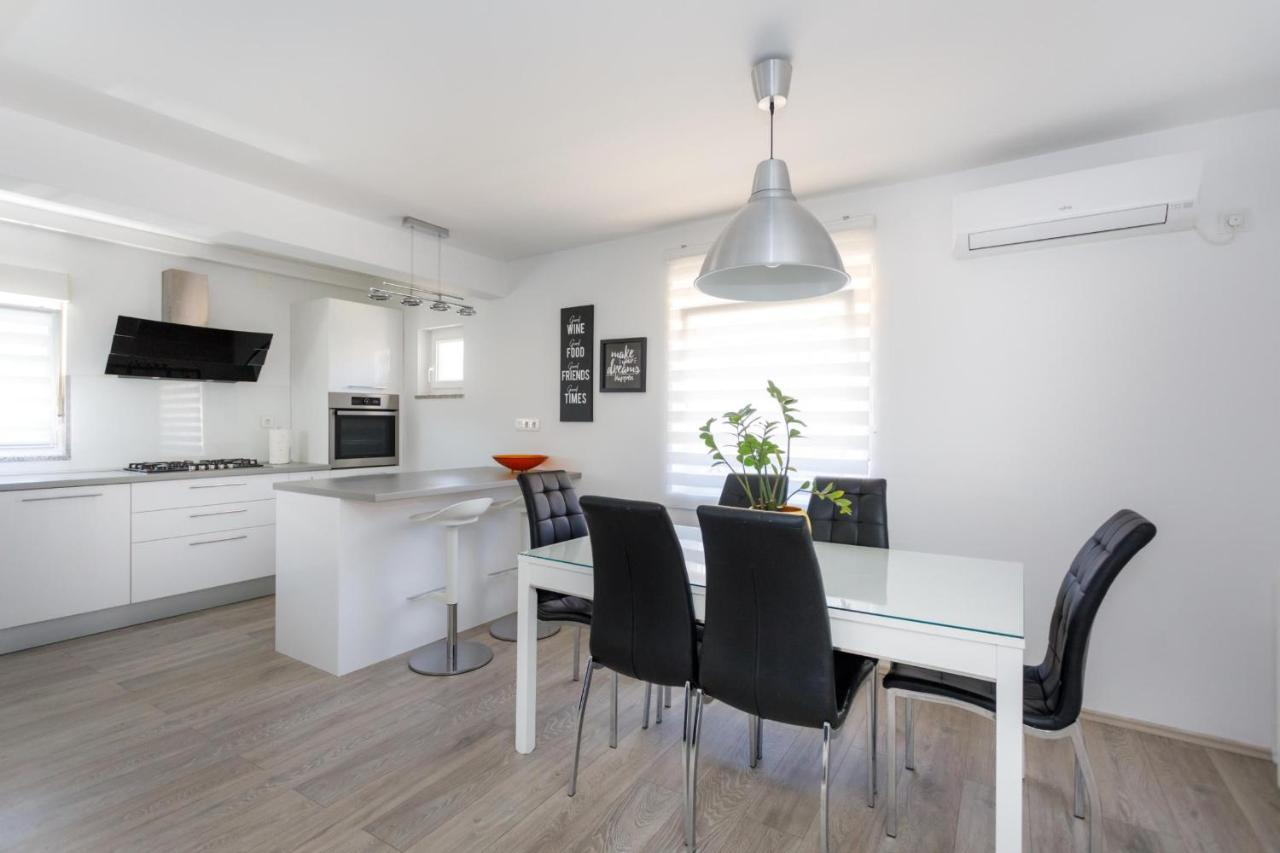 קרק Apartman Laura מראה חיצוני תמונה
